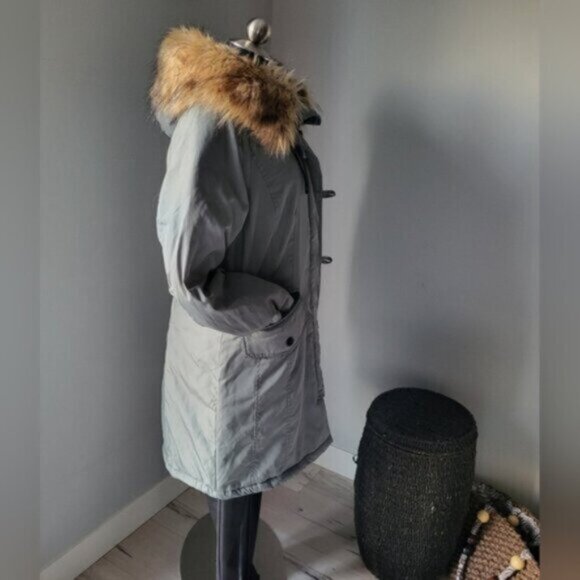 Ricki’s Faux Fur Winter Parka NWT Sz Lrg - Picture 3 of 13